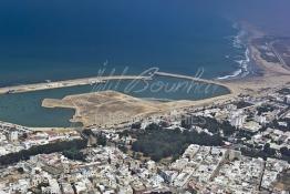 Image du Maroc Professionnelle de  Vue aérienne d'Asilah, ville du nord du Maroc sur l'océan Atlantique à 40 km au sud de Tanger, Vendredi 9 Août 2002.  (Photo / Abdeljalil Bounhar)



 